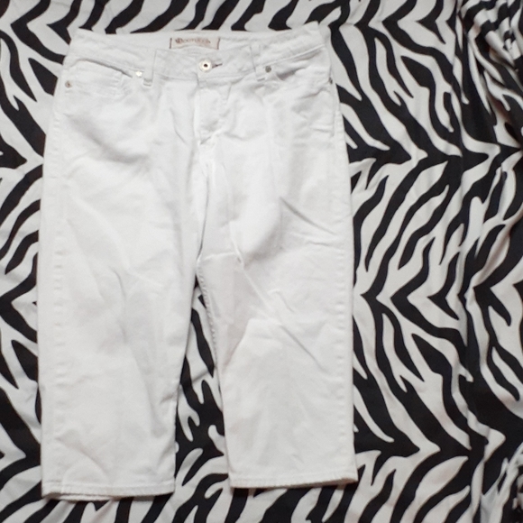 Boothell White Capris - Picture 1 of 8